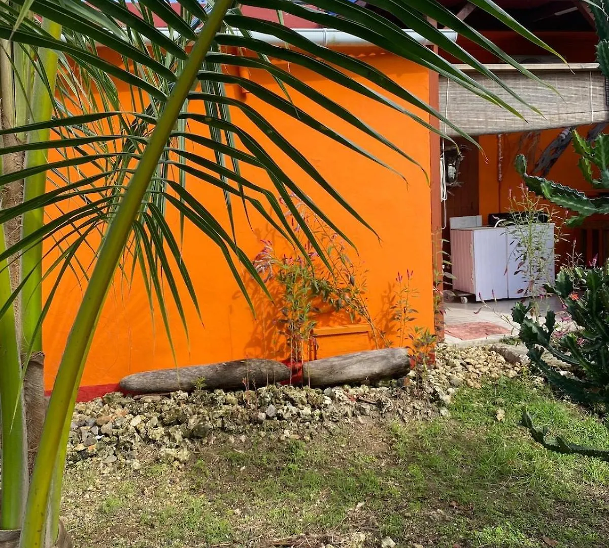 La Maison Des Bois Flottes Port-Louis 0*,